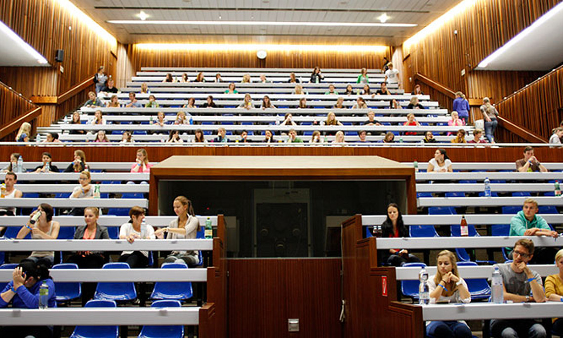 Auch heuer finden in allen zugangsgeregelten Studien Aufnahmetests statt. Die Registrierungsfrist endete gestern 23:59 Uhr. Foto: Uni Graz/Tzivanopoulos
