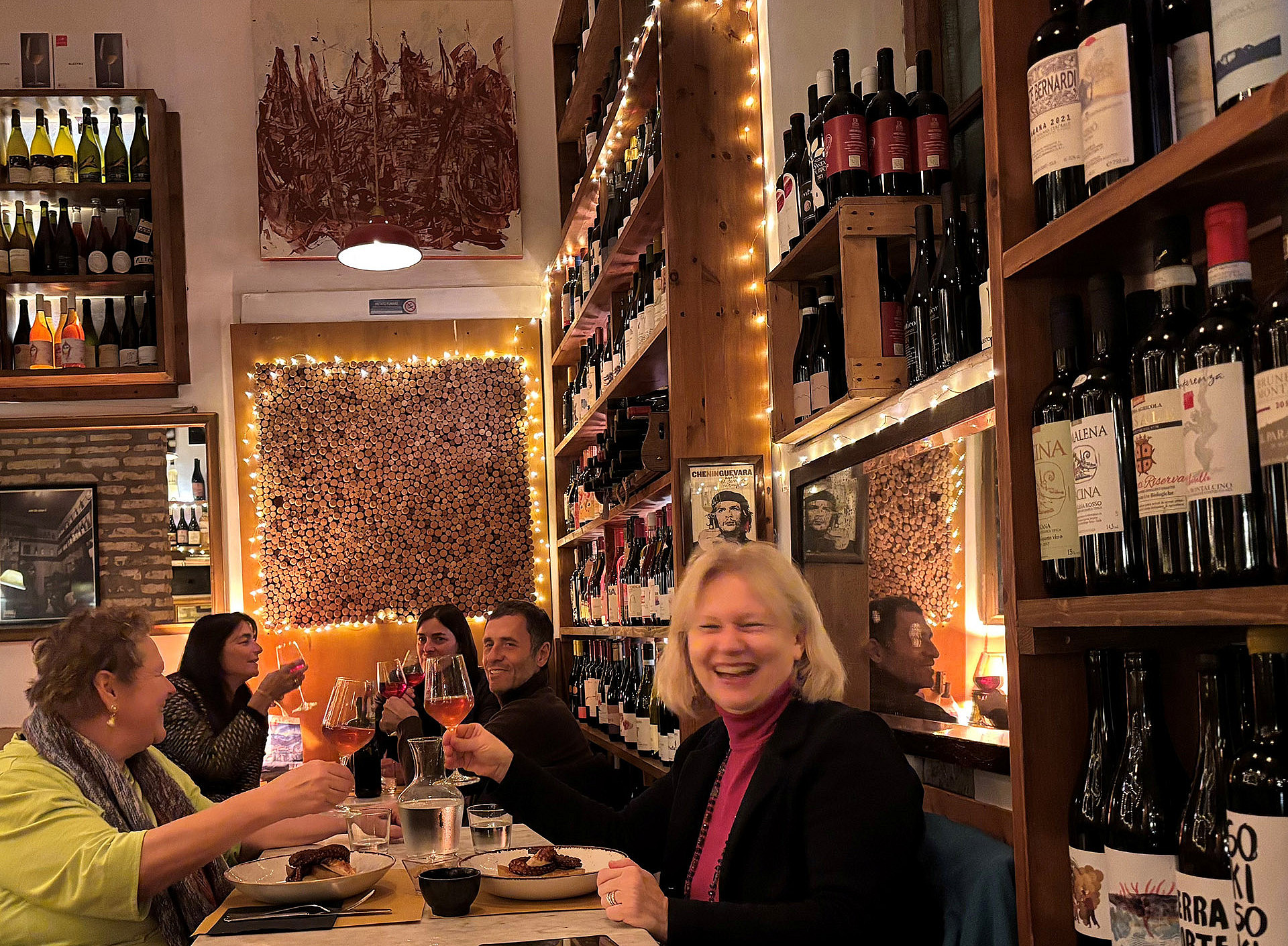 Mehrere Personen in einem Lokal ©Ursula Prügger