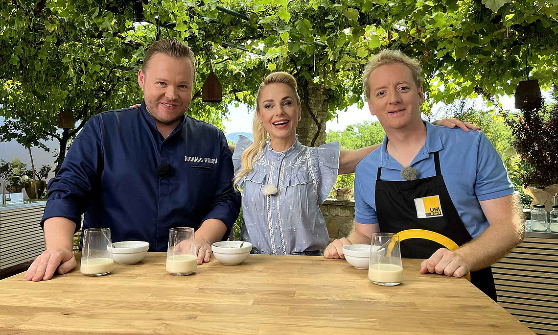 Celebrity chef Richard Rauch, presenter Silvia Schneider and molecular biologist Fritz Treiber (from left) 