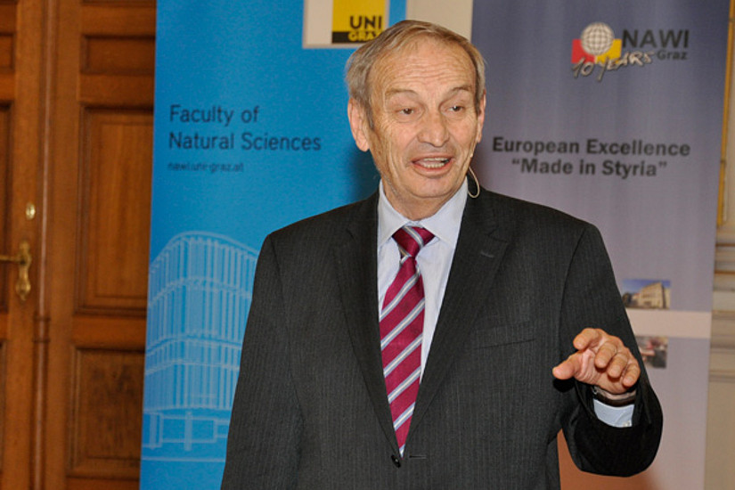 Science-Buster Heinz Oberhummer referierte kurzweilig über die Fragen: Woher kommen wir? Wohin gehen wir? Sind wir allein? Fotos: Uni Graz/Eklaude, Teubenbacher