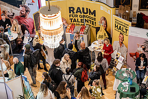 - © Klaus Ranger Blick von oben in die gefüllte Aula der Uni Graz während der Karrieremesse Excellence; Foto: Klaus Ranger