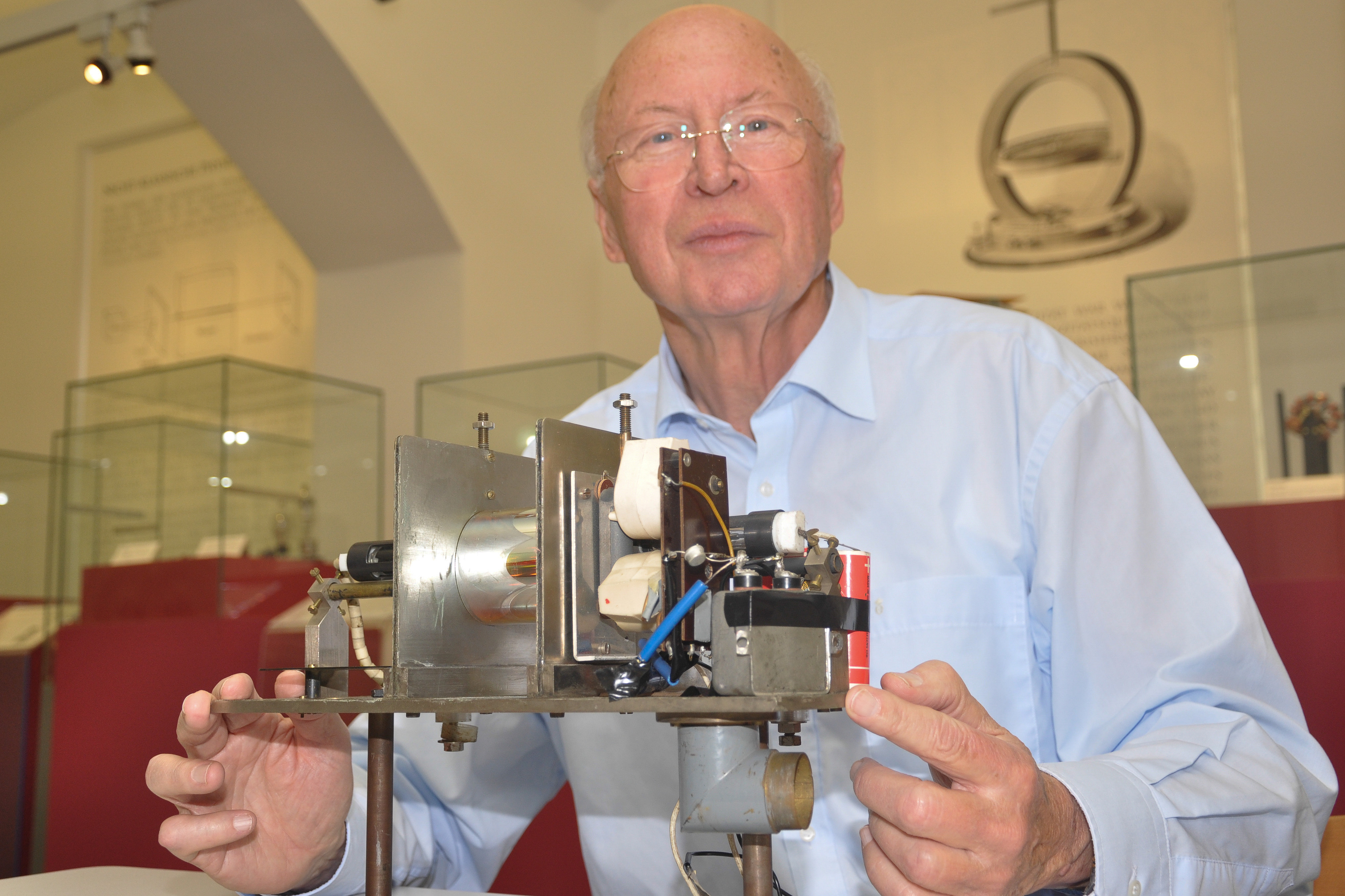 Physiker Franz Aussenegg baute 1964 den ersten Laser in der Steiermark. Die Pionierleistung ist im UniGraz@Museum zu bestaunen. Bild: Uni Graz/Stangl ©Uni Graz/Stangl