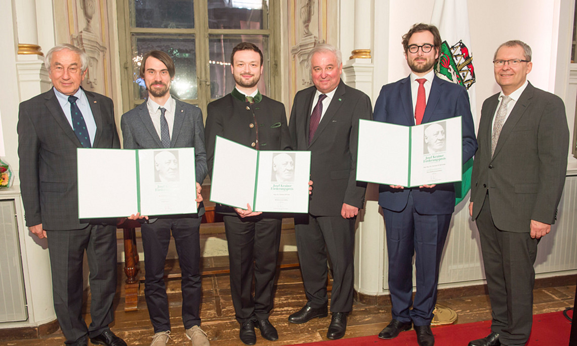 Drei Josef-Krainer-Förderungspreise an Nachwuchswissenschafter der Universität Graz. Gerald Schöpfer, Obmann des Josef Krainer - Steirischen Gedenkwerks, Frithjof Nungesser, Matthias Pendl, Landeshauptmann Schützenhöfer, Christian Schitter und Klaus Poier. (v.l.) Foto: Fischer