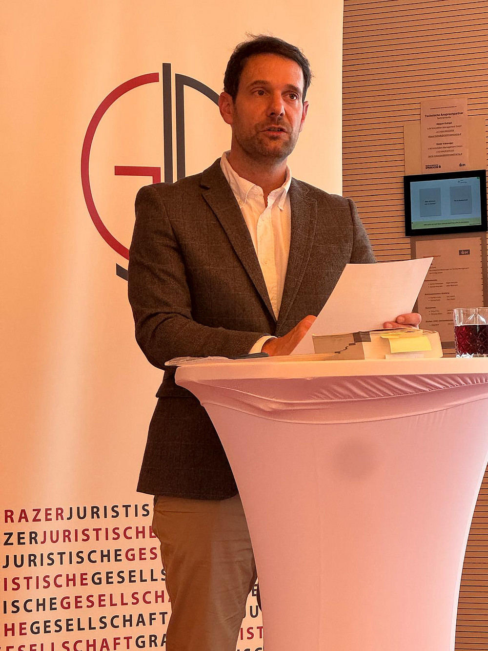 Univ.-Prof. MMag. Dr. Paul Gragl 