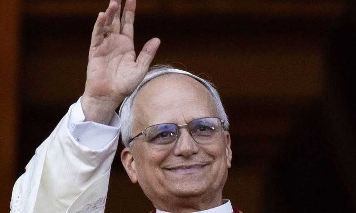 Ein Mann der aussieht wie der Papst