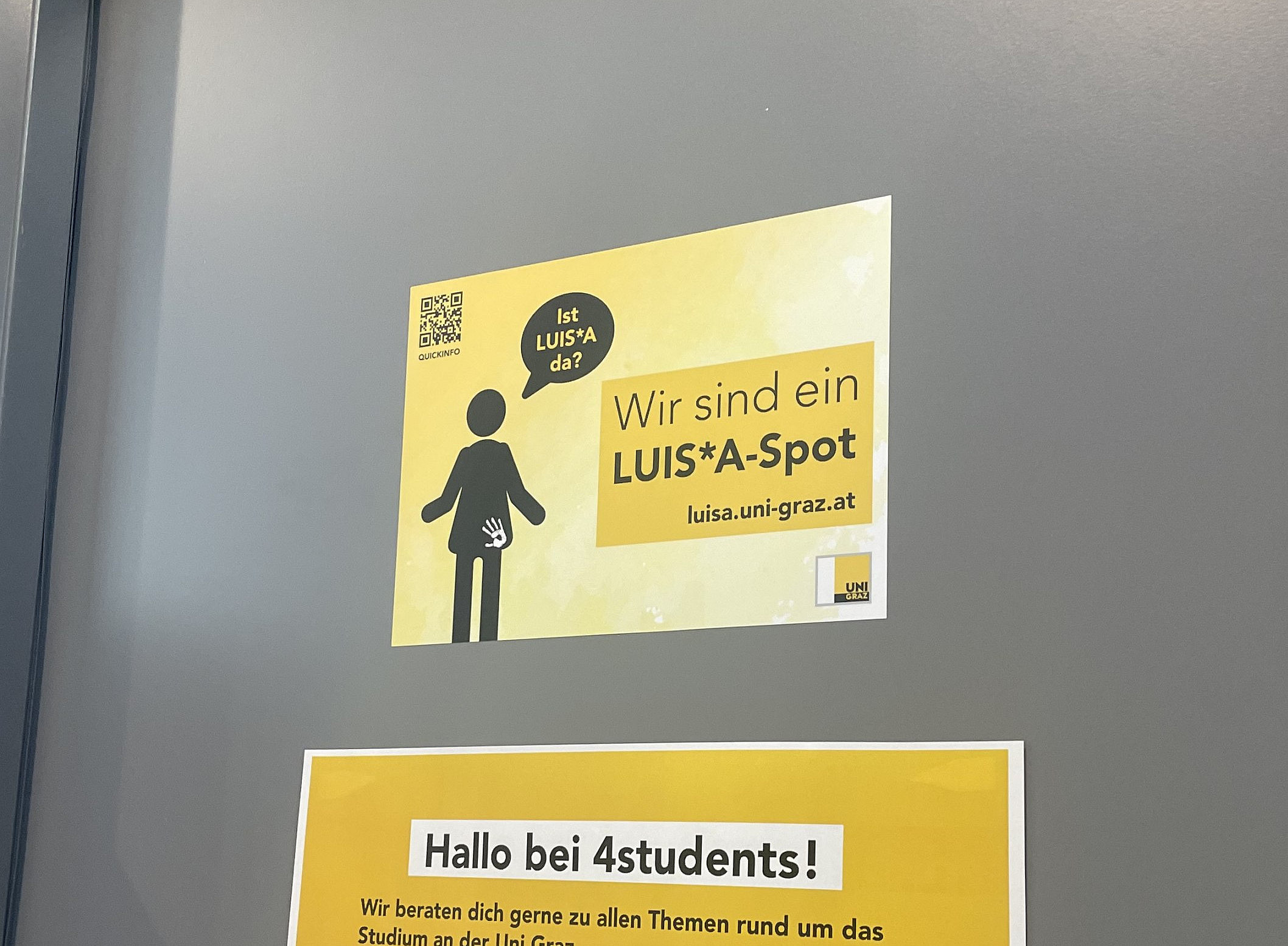 LUIS*A-Schild in Gelb auf grauem Grund ©Universität Graz - Klasicka 