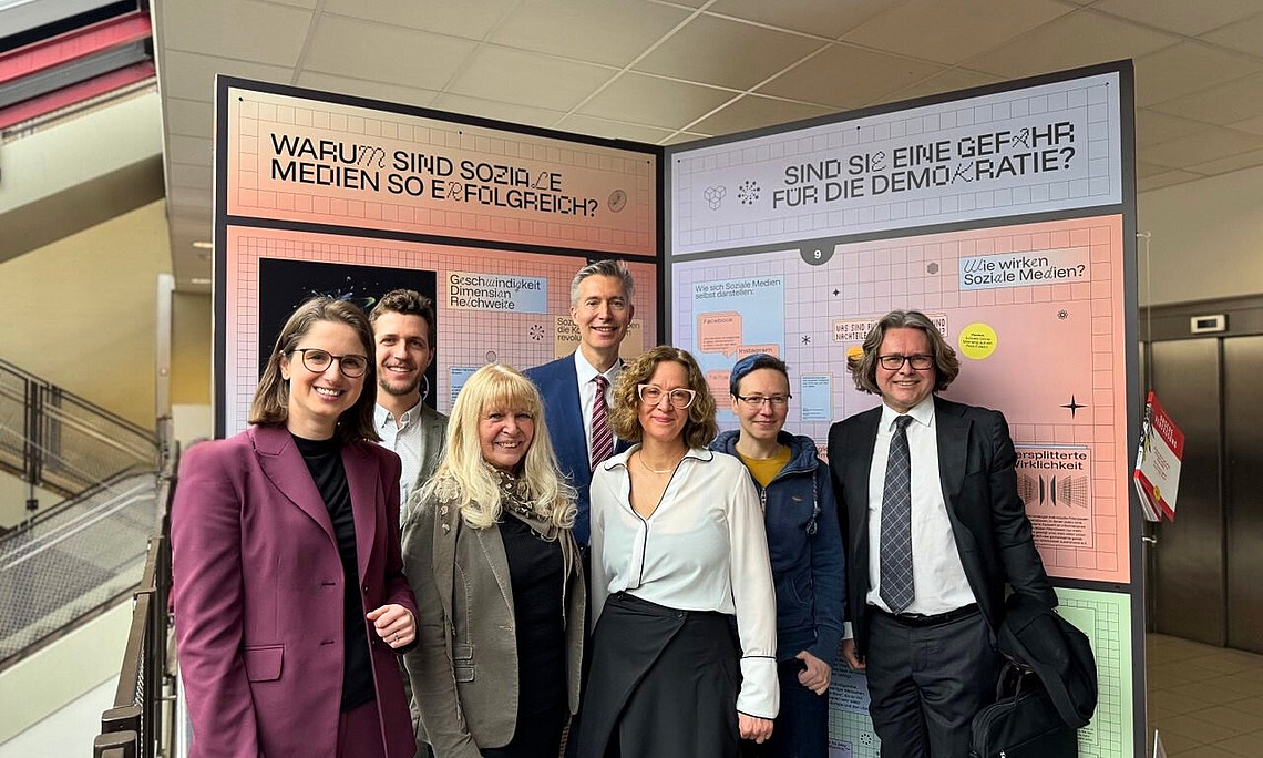 v. l. n. r.: Katrin Praprotnik, Clemens Fink, Daniela Camhy, Markus Fallenböck, Astrid Kury, Jana Lasser, Martin Polaschek