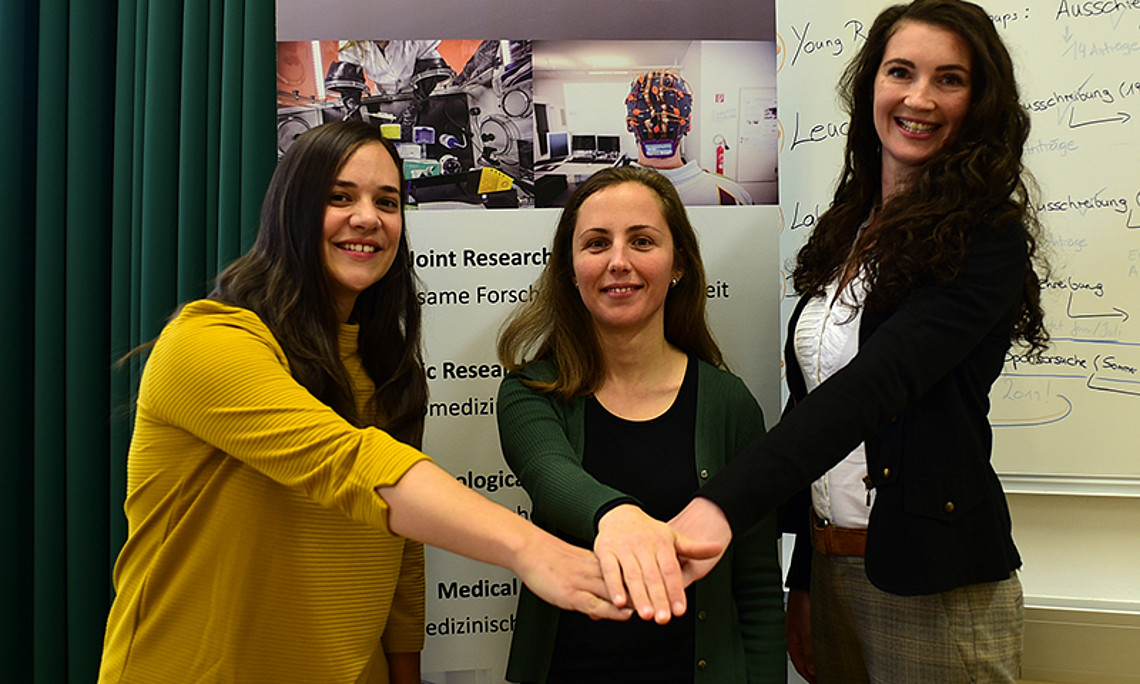 Junge Forscherinnen mit großer Förderung: Senka Holzer (Med Uni Graz), Natalia Zaretskaya (Uni Graz) und Anita Emmerstorfer-Augustin (TU Graz) erhielten zusammengerechnet 1,95 Millionen Euro vom Verbund BioTechMed-Graz für ihre Forschungsvorhaben. Alle Fotos: Uni Graz/Leljak. 
