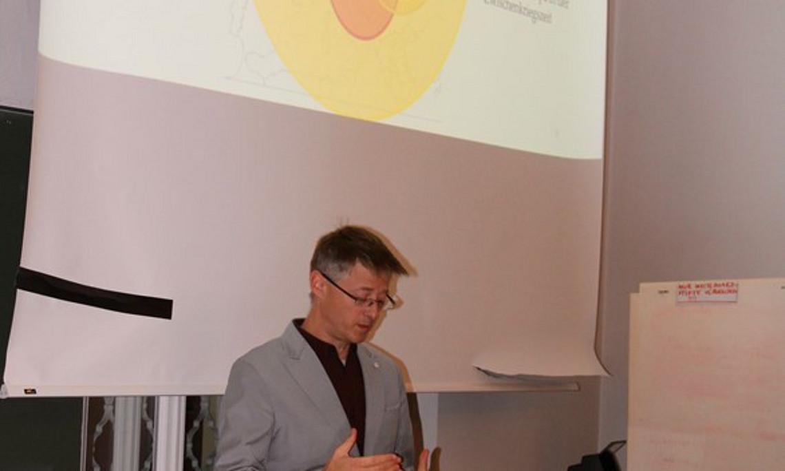 Assoz. Prof. Mag. Mag. Dr. Börries Kuzmany 