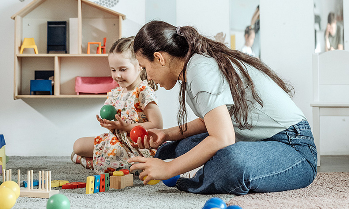 Kleinkinder brauchen höchst professionelle Zuwendung für eine optimale Entwicklung. Um diese bieten zu können, muss das Personal in Krippen und Kindergärten entlastet werden. Foto: Pexels
