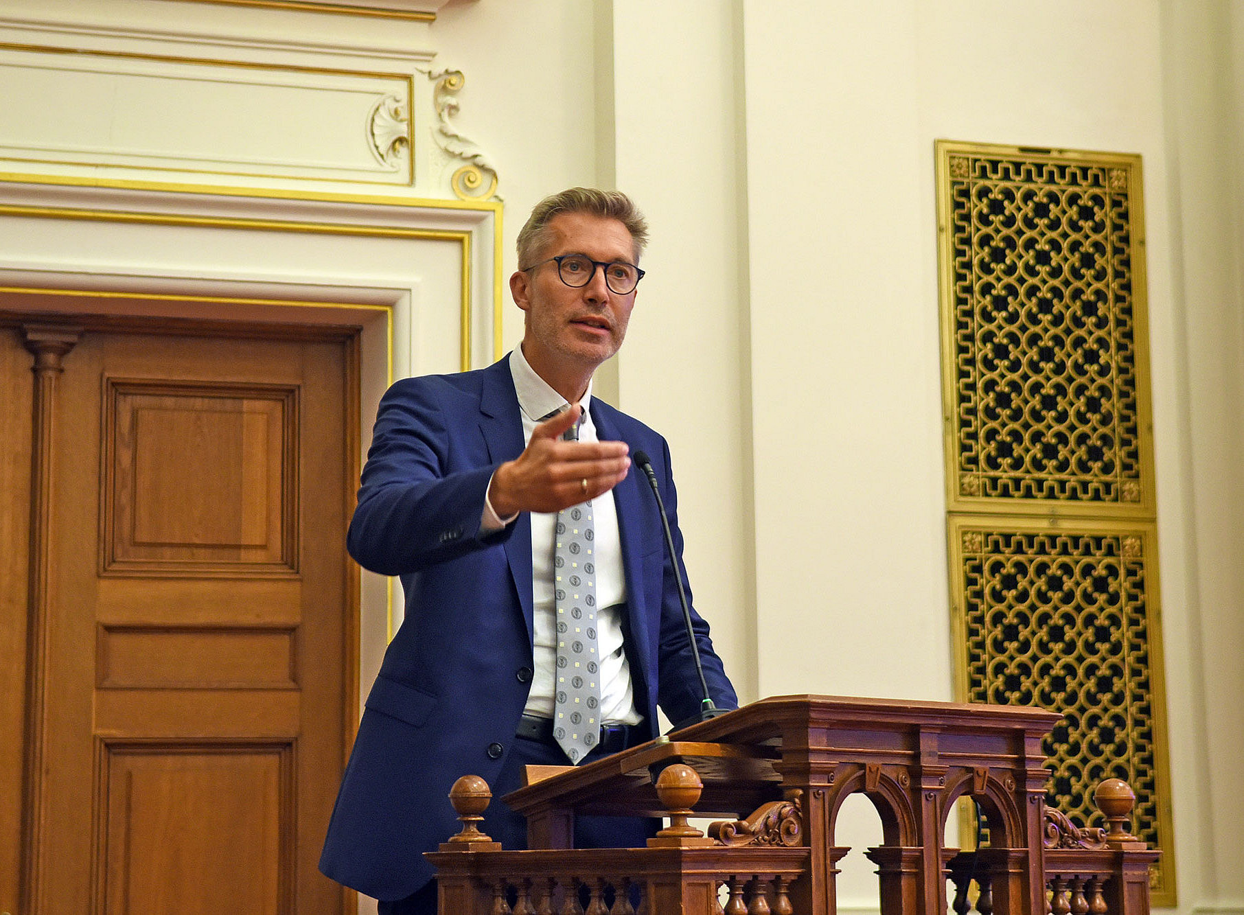 Vizerektor Markus Fallenböck bei seinen Eröffnungsworten in der Aula 