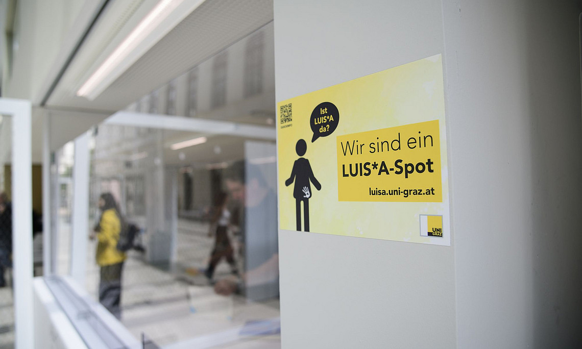 Foto zeigt den Spot an der Ausleihe der UB