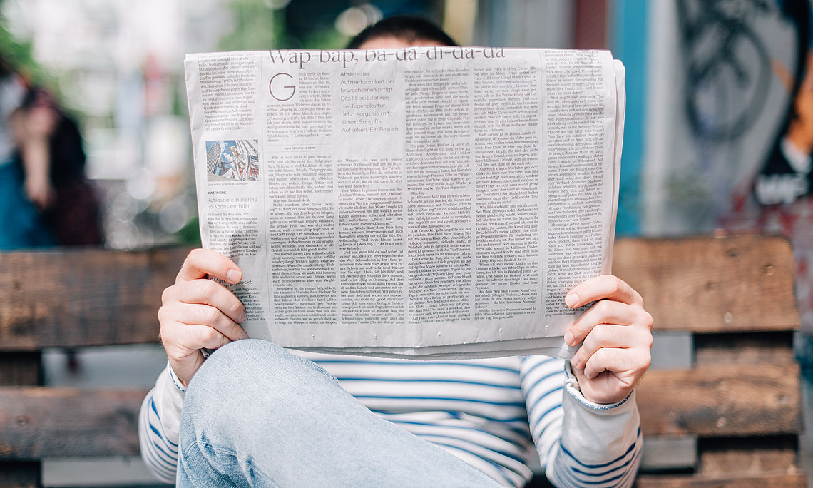 Zeitung lesen
