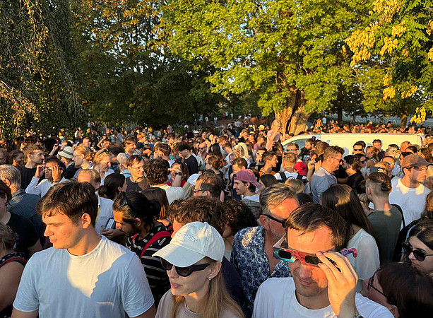 Viele Menschen auf dem Schloßberg 