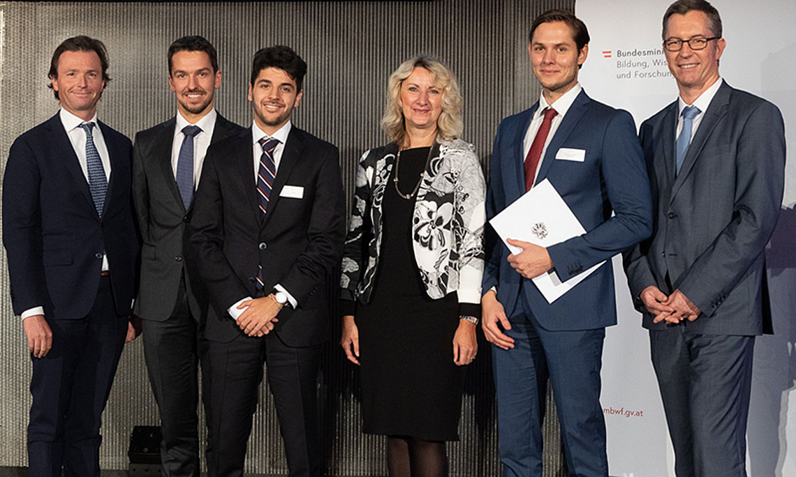Johannes Zollner (REWI-Fakultät), Reinhard Schrank, Rahim Rastegar, Margit Reitbauer (GEWI-Fakultät), Hannes Fromm und Elmar Pichl, Sektionschef der Sektion IV. Foto: Martin Lusser. 