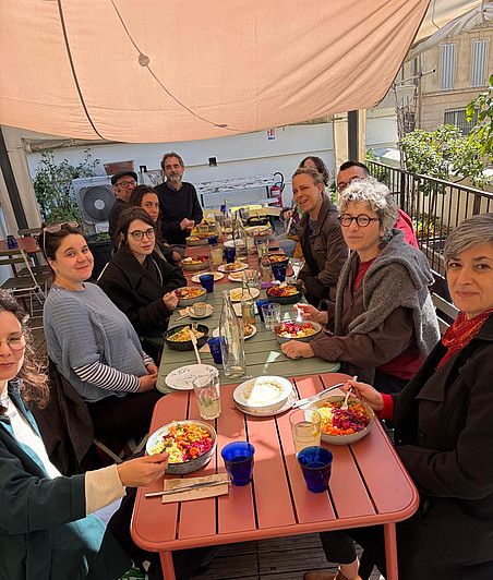 A group of people on a sunny day, sitting on a terrace having a meal ©Sami Everett