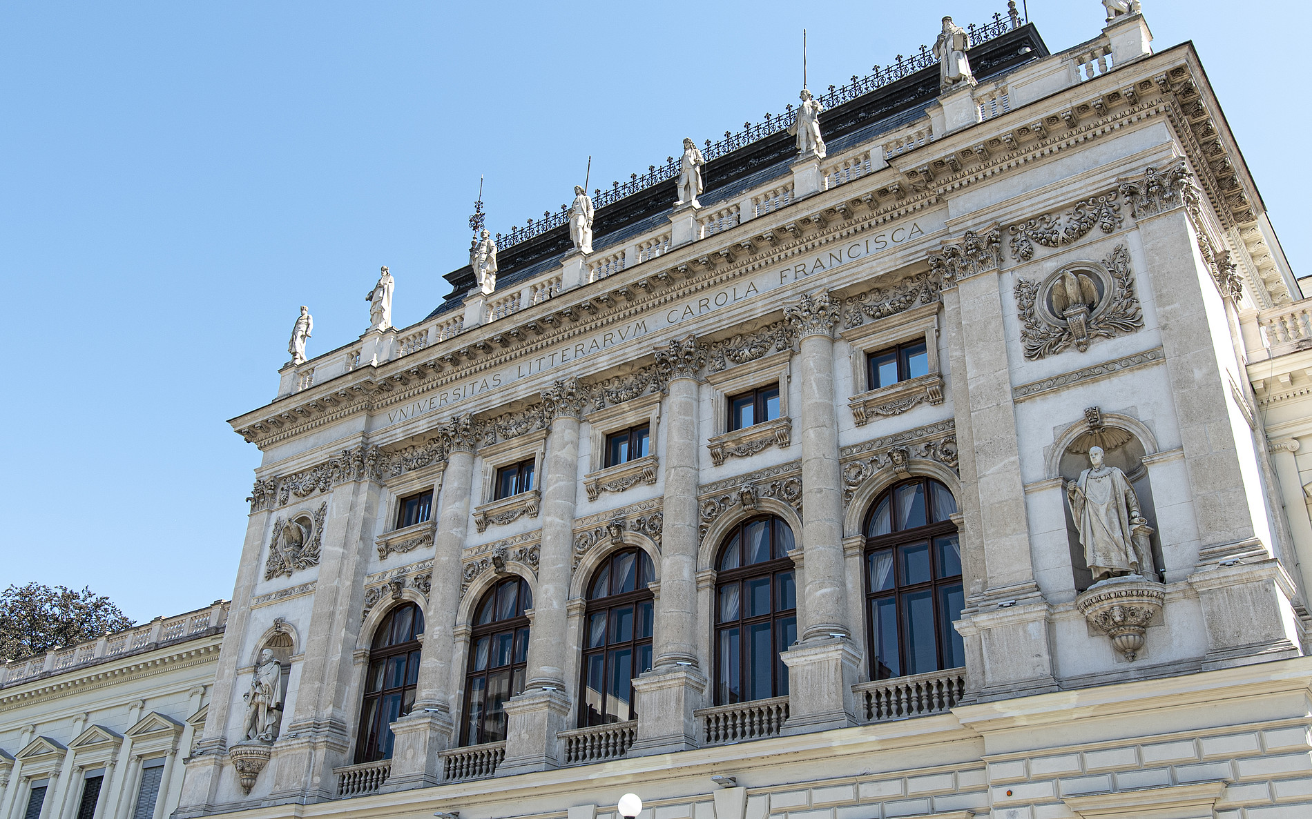 Hauptgebäude ©Universität Graz