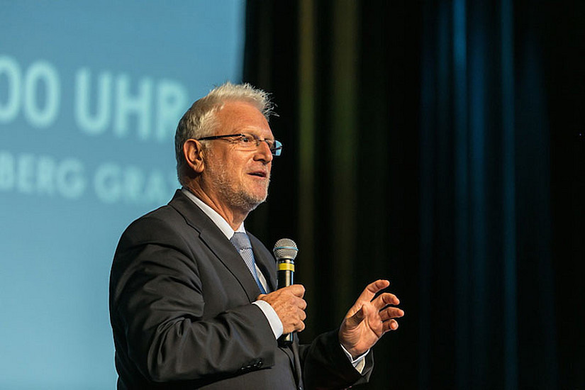 Grußworte kamen auch seitens des Ministeriums für Wissenschaft, Forschung und Wirtschaft: Günther Burkert überbrachte sie aus Wien