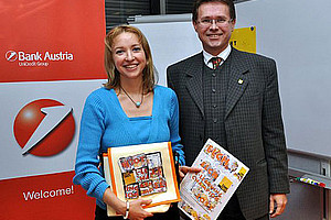 Eine glückliche Gewinnerin des ELCH2011 mit Vizerektor Martin Polaschek. Wer wird heuer unter den SiegerInnen sein?