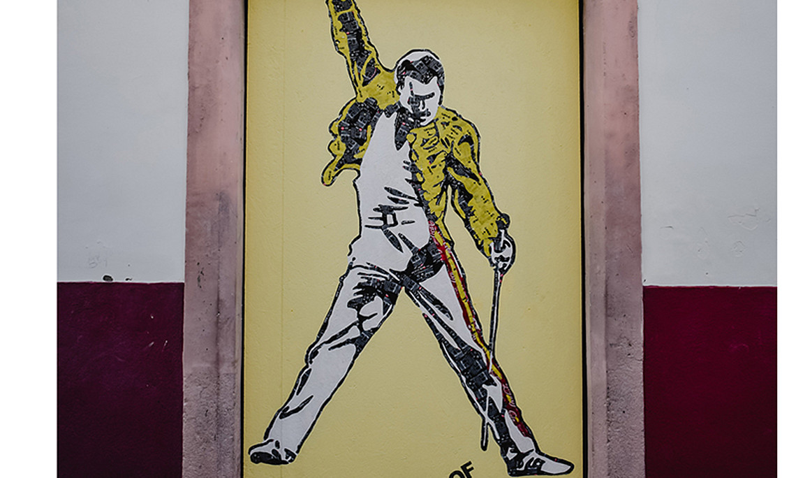 Freddie Mercurys Tod jährt sich am 24. November zum 30. Mal, dennoch fasziniert die Ikone bis heute. Foto: pexels.com
