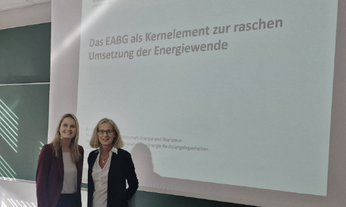 Dr. Pirstner-Ebner und Dr. Gutschi bei einem Vortrag