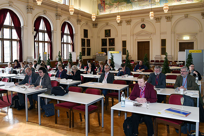 TeilnehmerInnen aus Österreich, Deutschland und der Schweiz diskutierten über den Generationenwechsel in der wissenschaftlichen Weiterbildung für Ältere.