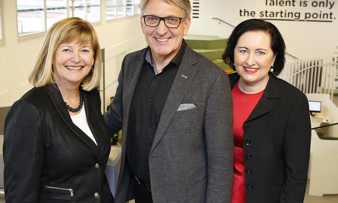 Rektorin Christa Neuper, WK-Präsident Josef Herk, Landesschulratspräsidentin Elisabeth Meixner (v.l.) stellten am 24. Jänner 2018 die Erweiterung des Talentcenter vor. Foto: Fischer 