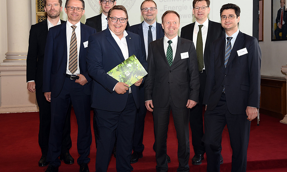 Wissenschaft und Wirtschaft im Austausch: die Referenten am 8. Energierechtstags an der Uni Graz. Foto: Uni Graz/Eklaude