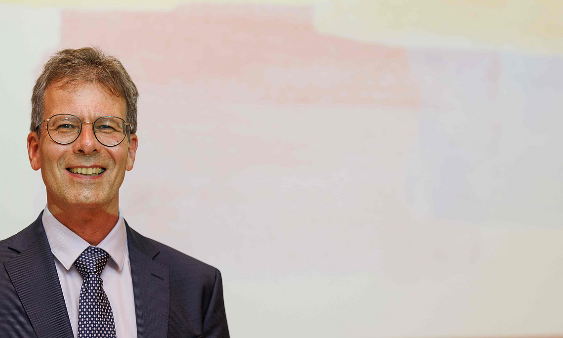 Foto vom lachenden Wolfgang Weirer vom Institut für Katechetik und Religionspädagogik