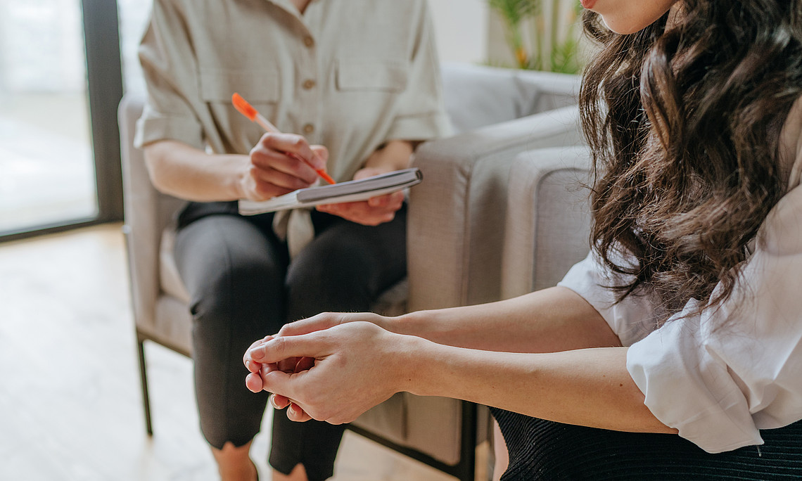 Klinische Psycholog:innen diagnostizieren und beraten bei psychischen Problemen