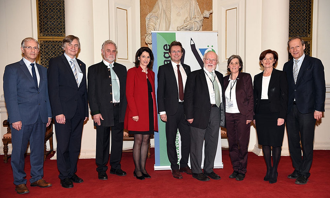 V.l.: Gerhard Sihorsch, Josef Smolle, Hans Wiesinger, Regina Weitlander, Martin Polaschek, Ralf Becker, Pia Jaritz, Elgrid Messner, Siegfried Barones. Foto: Uni Graz/Pichler