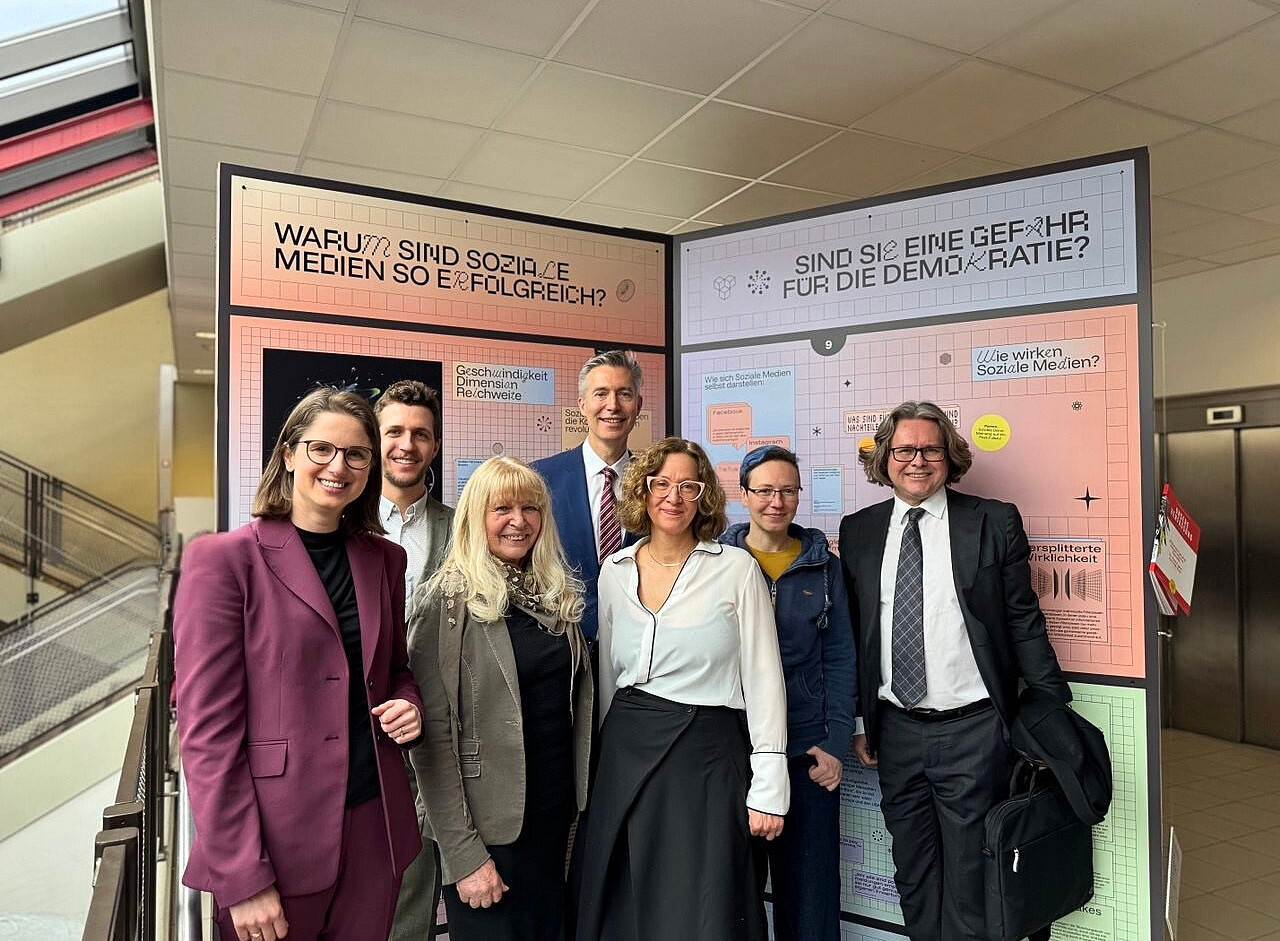 v. l. n. r.: Katrin Praprotnik, Clemens Fink, Daniela Camhy, Markus Fallenböck, Astrid Kury, Jana Lasser, Martin Polaschek ©Uni Graz/Plattner