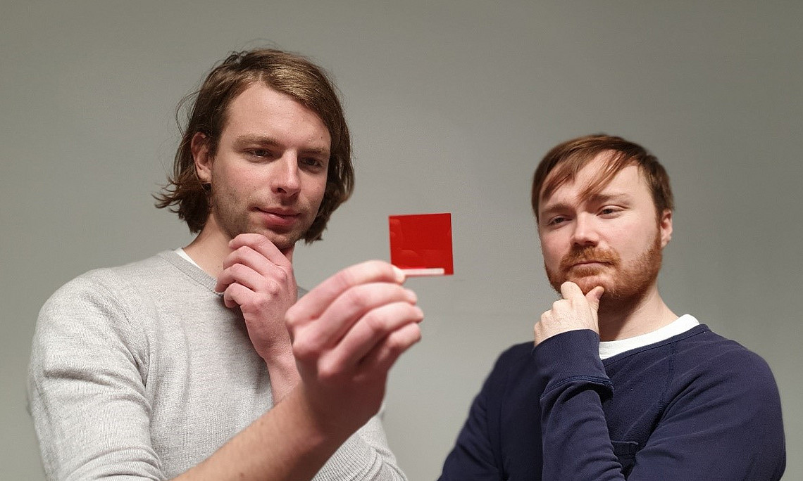 Driven by curiosity. OpNaQ members Johannes Bütow (left) and Brian Kantor (right). Image: UniGraz/OpNaQ