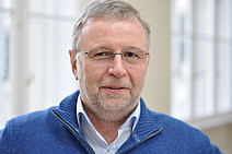 Ao.Univ.-Prof.i.R. Mag. Dr.rer.nat. Helmut Mayrhofer