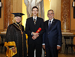 Michael Kniely bekam heute den Ehrenring von Bundespräsident Alexander Van der Bellen überreicht. Rektorin Christa Neuper würdigte die Leistungen 