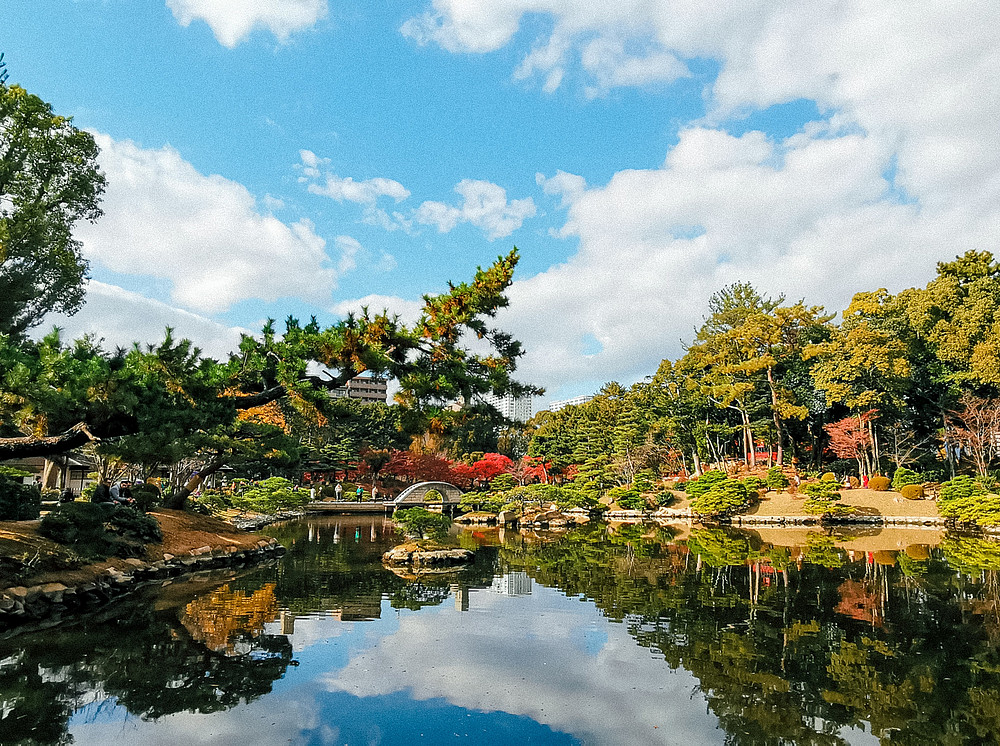 Hiroshima garden ©by Cookie Niyompong on unsplash