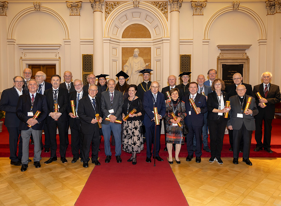 Gruppenfoto in der Aula ©Helmut Lunghammer