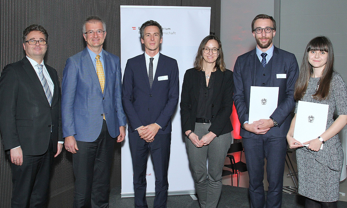Heribert Wulz, Stv. Sektionsleiter der Sektion IV, Alfred Posch, Philipp Babcicky, Nadia Mösch-Zanetti, Niklas Zwettler und Daniela Feichtinger (v.l.). Foto: Willy Haslinger 