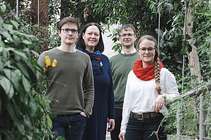 Christoph Winkler, Silvia Glück, Wolfgang Kroutil und Sarah Bierbaumer (v.l.) haben einen grünen Turbo für die Pharmaindustrie entwickelt. Foto: Uni Graz/Tzivanopoulos.