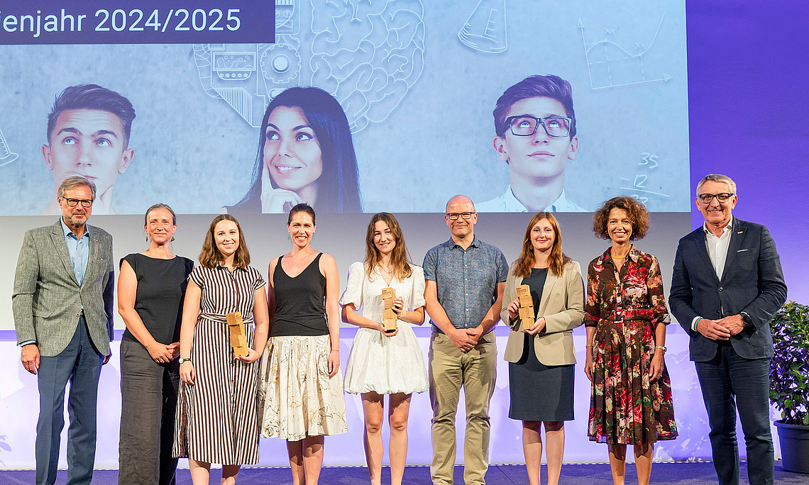 Group photo of the awarding of the WKO Scholarships 2025 to three students of the University of Graz