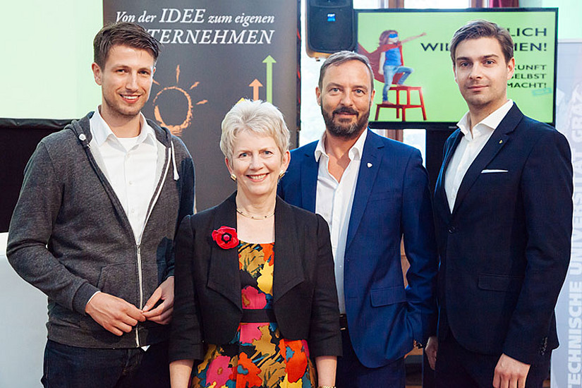 Auf dem Podium diskutierten (v.l.) Christoph Hechenblaikner (CrossCloud), Jane Davies (International Association of Science Parks IASP), Thomas Bluth (tiramizoo) und Alexander Rapatz (Venionaire)