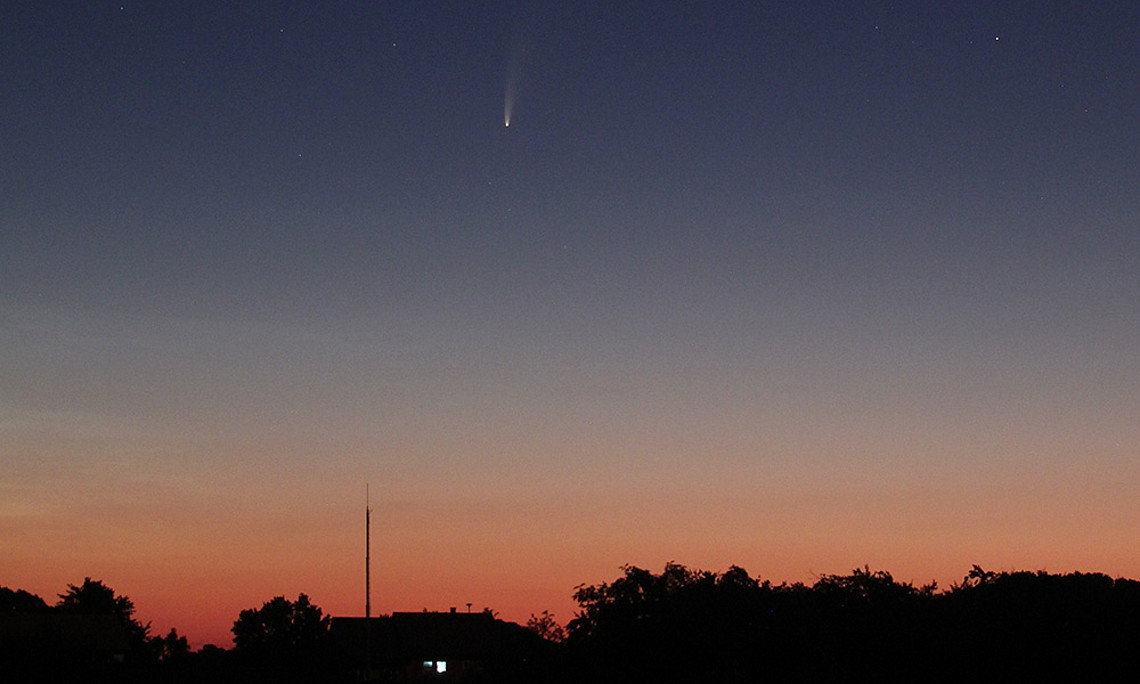 Neowise ist mit freiem Auge in der Morgendämmerung zu sehen. Foto: Hanslmeier
