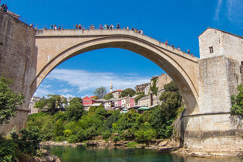 Eine Brücke für den Westbalkan bauen WissenschafterInnen gemeinsam mit VertreterInnen der Politik, um das Wachstum der Region zu fördern. Foto: Pixabay