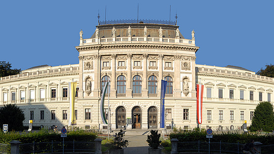 Hauptgebaeude der Uni Graz (Panorama-Aufnahme)