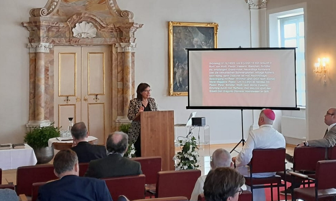 Das ist der Vortrag von Frau Prof. Michaela Sohn-Kronthaler
