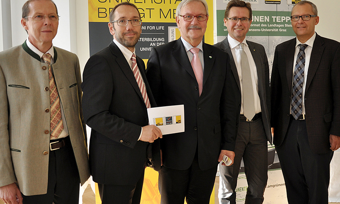Kooperationspartner des neuen Uni-Kurses „Parlamentarismus und Landespolitik“ ist gestartet: wissenschaftlicher Leiter Otto Krickl, UNI-for-LIFE-Geschäftsführer Martin Bauer, Landtagspräsident Franz Majcen, Vizerektor Martin Polaschek und wissensch
