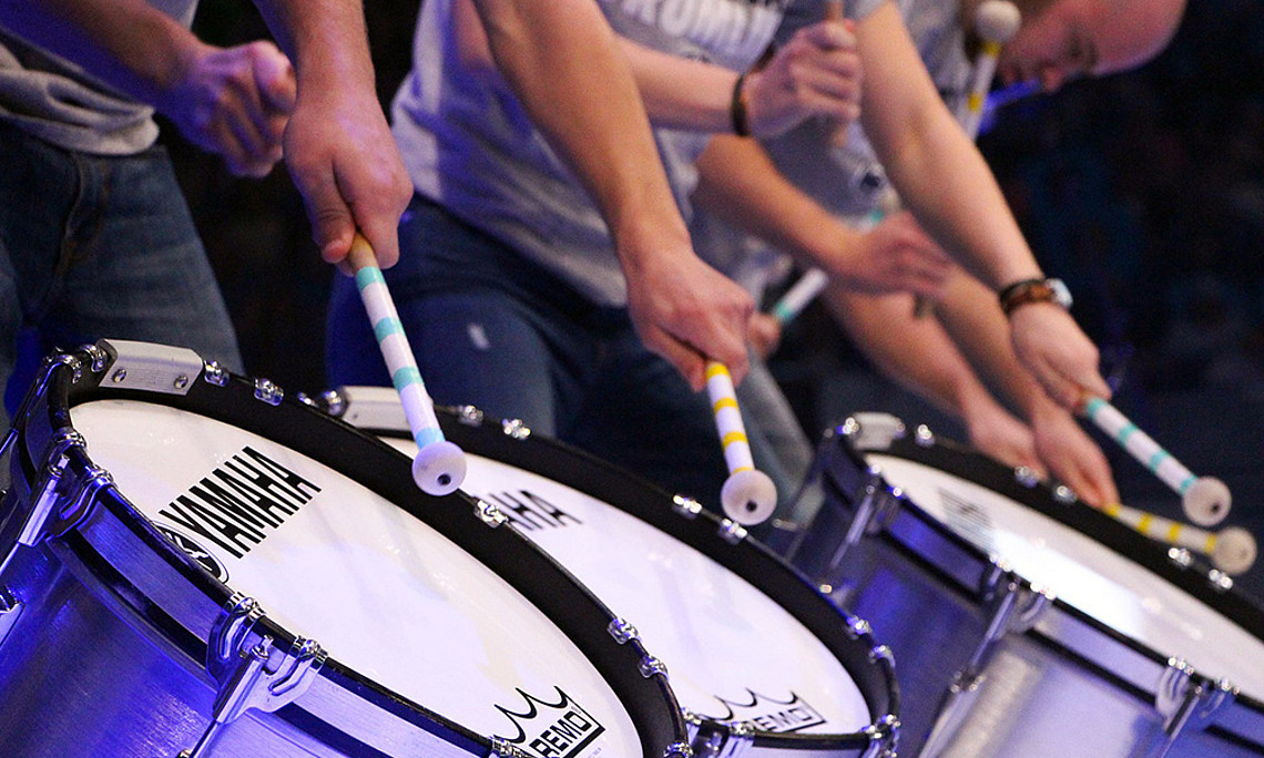 Einem gemeinsamen Rhythmus zu folgen, stärkt den sozialen Zusammenhalt. Das ist das Ergebnis einer Studie der Uni Graz. Foto: Pixabay