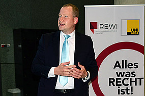 REWI-Dekan Christoph Bezemek 