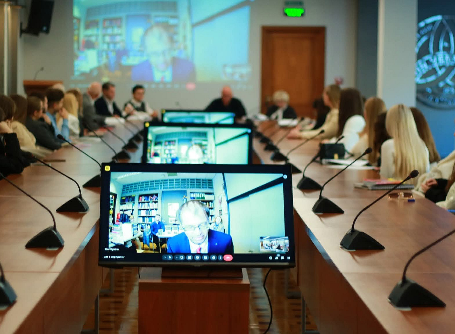 Fotos, die während der Präsentation aufgenommen wurden. 