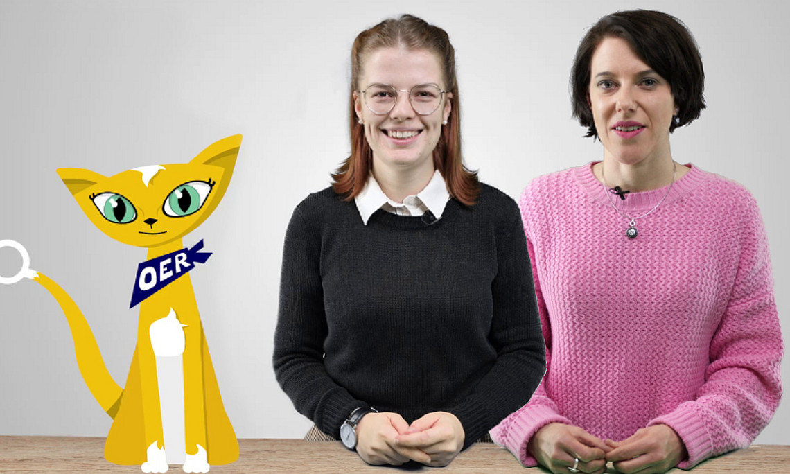 Bild von Nadine Linschinger und Kristina Neuböck mit der OER-Katze